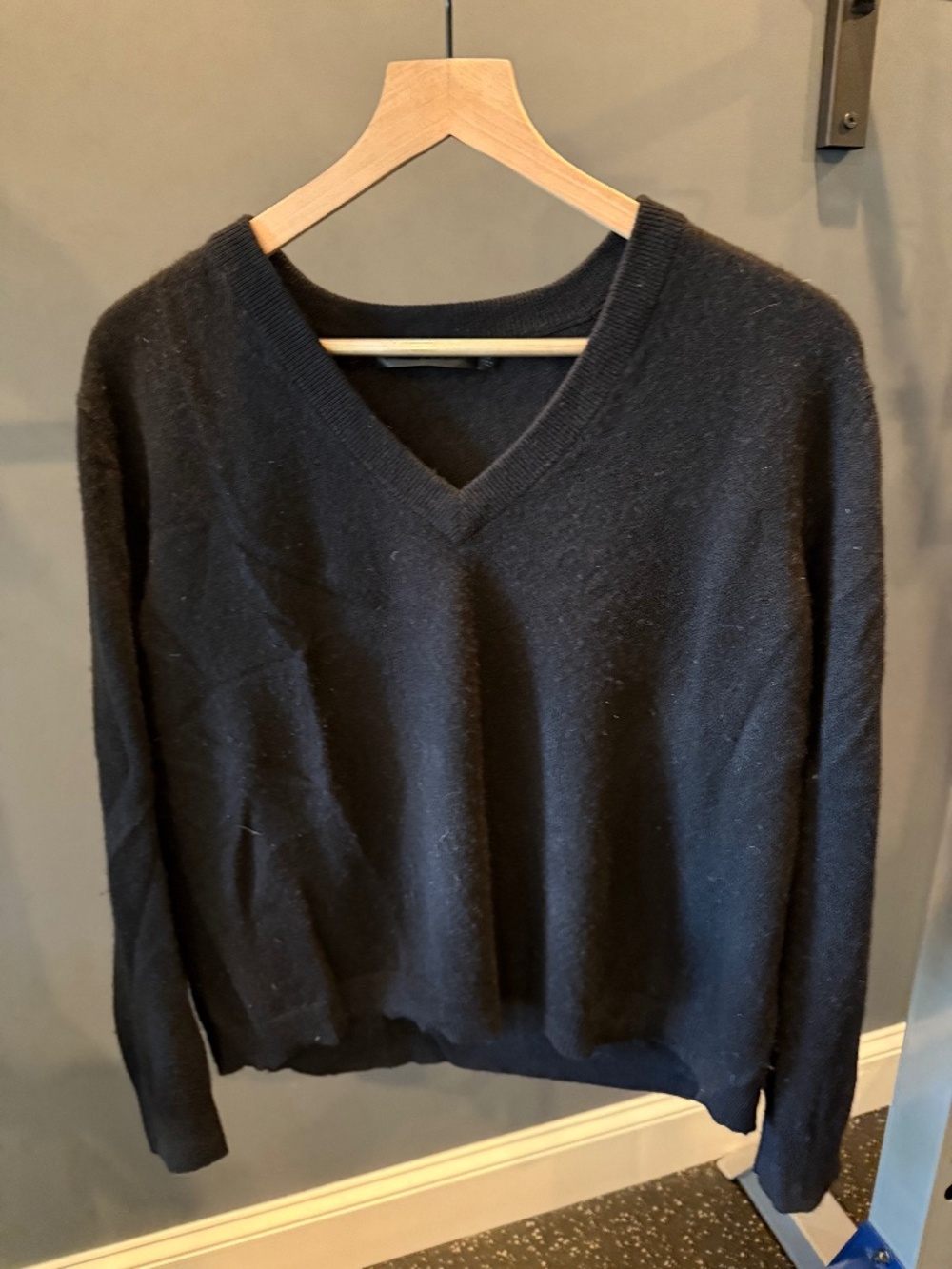 Jenni Kayne Flynn 100% Cashmere V-Neck Sweater Black - size XL
